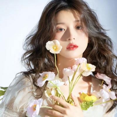 被背叛后，我被千金和萌娃赖上了